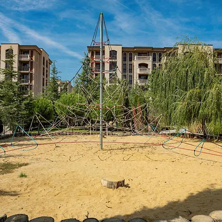 Superior 1 Bd In Cascadas By Menada Slăntjev Brjag